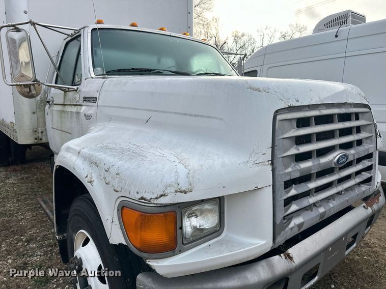 image for item LH9037 1999 Ford F800  box truck