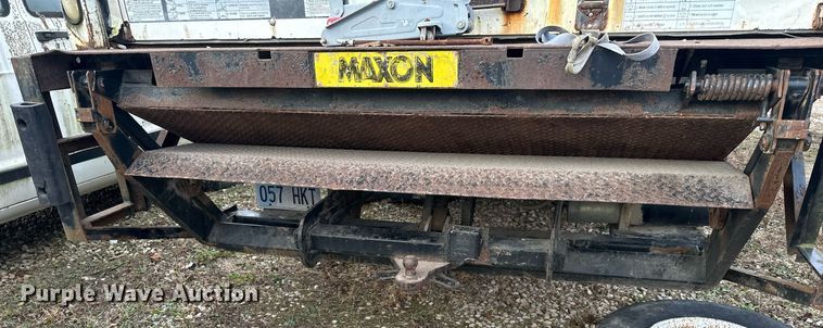 image for item LH9037 1999 Ford F800  box truck