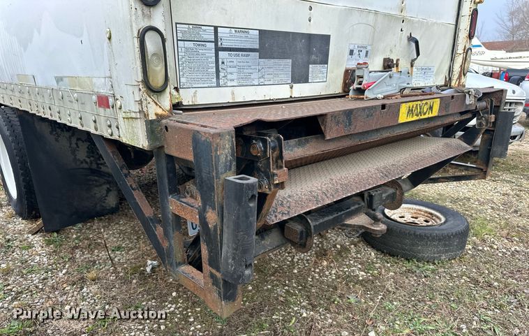 image for item LH9037 1999 Ford F800  box truck