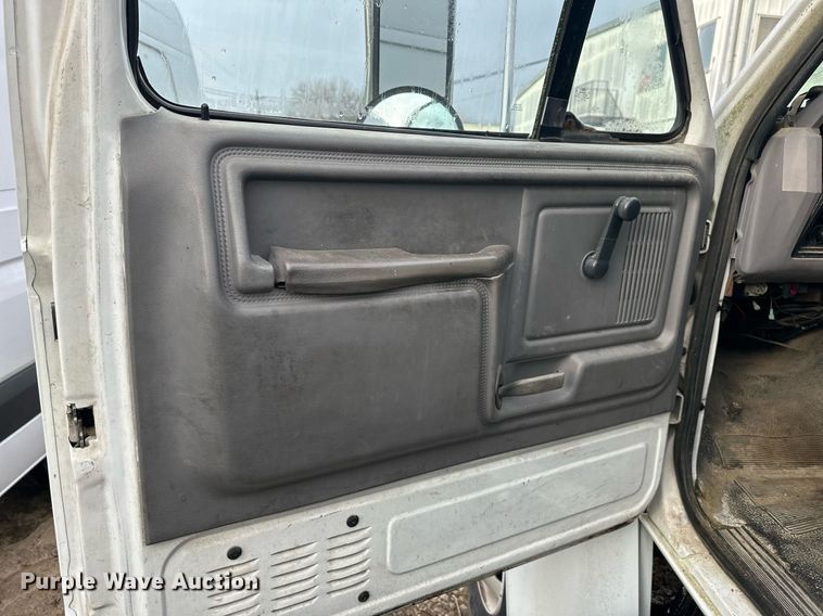 image for item LH9037 1999 Ford F800  box truck