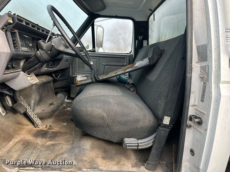 image for item LH9037 1999 Ford F800  box truck