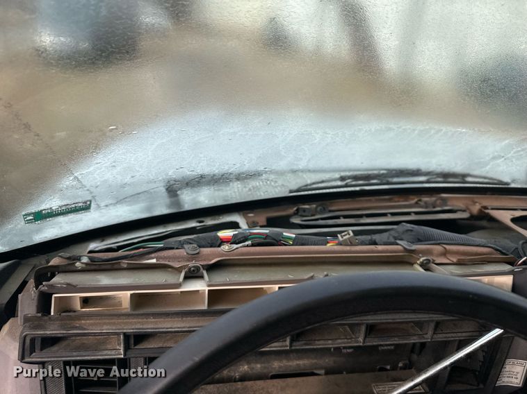 image for item LH9037 1999 Ford F800  box truck