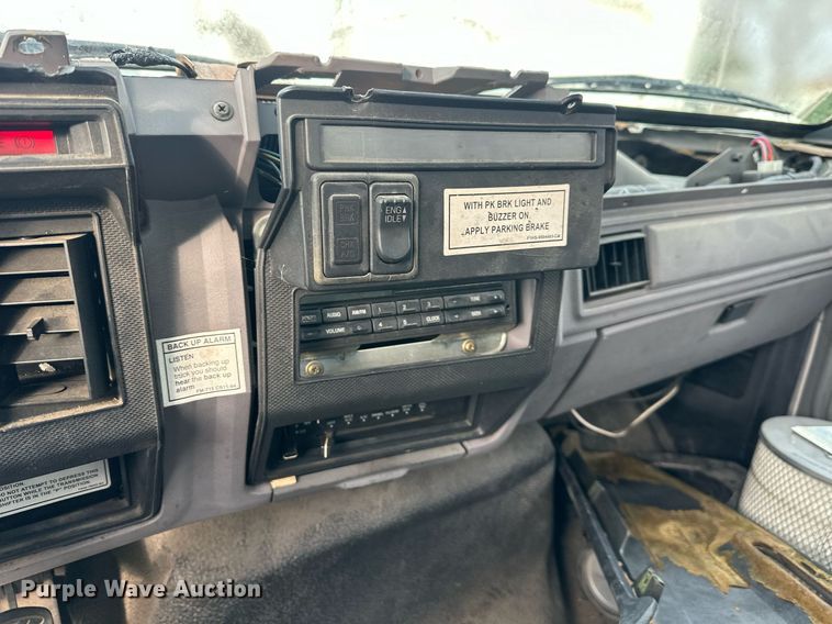 image for item LH9037 1999 Ford F800  box truck