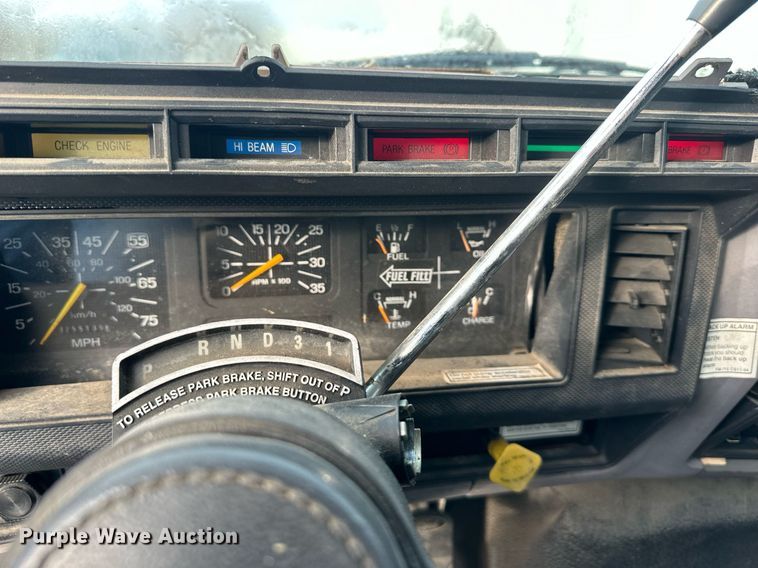 image for item LH9037 1999 Ford F800  box truck