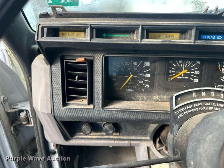 image for item LH9037 1999 Ford F800  box truck