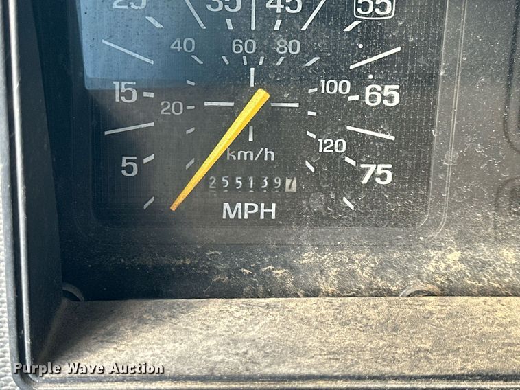 image for item LH9037 1999 Ford F800  box truck