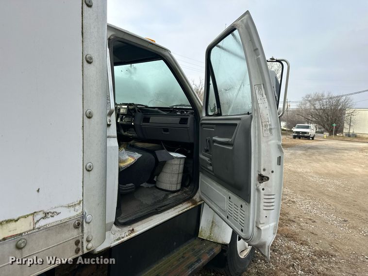 image for item LH9037 1999 Ford F800  box truck
