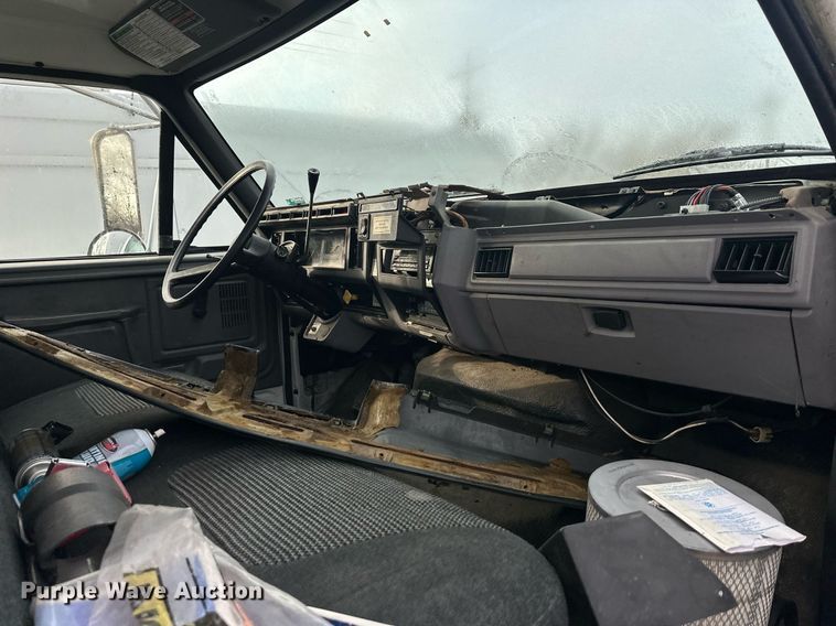 image for item LH9037 1999 Ford F800  box truck