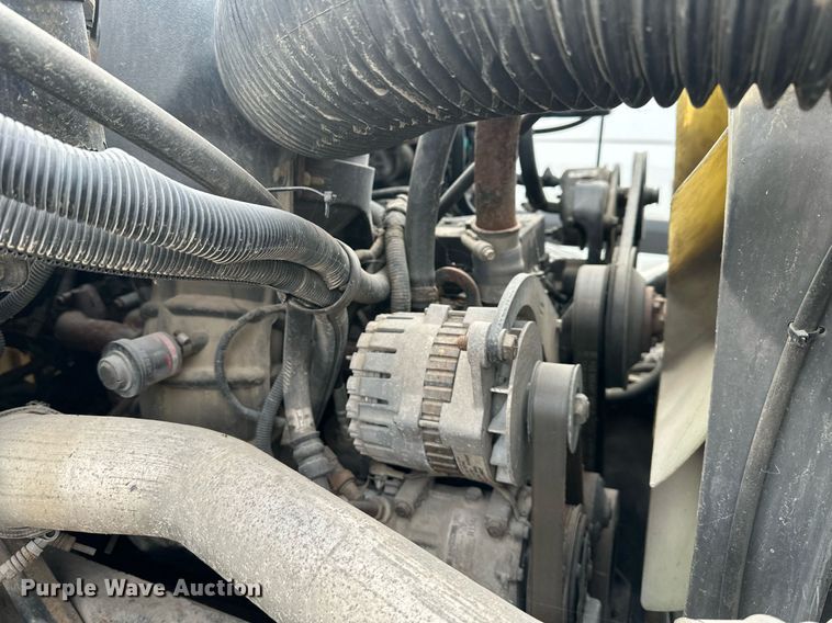 image for item LH9037 1999 Ford F800  box truck