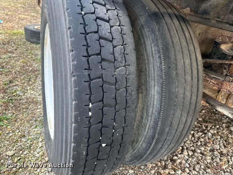 image for item LH9037 1999 Ford F800  box truck