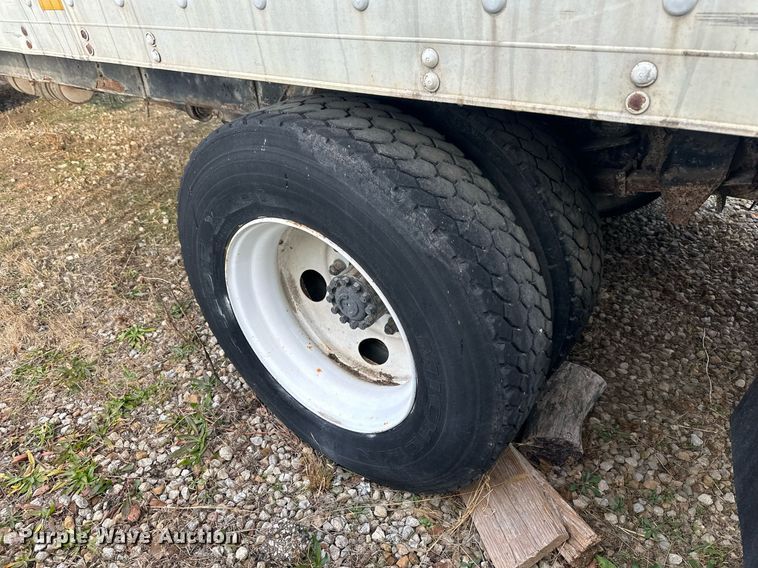 image for item LH9037 1999 Ford F800  box truck