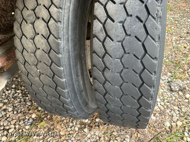 image for item LH9037 1999 Ford F800  box truck