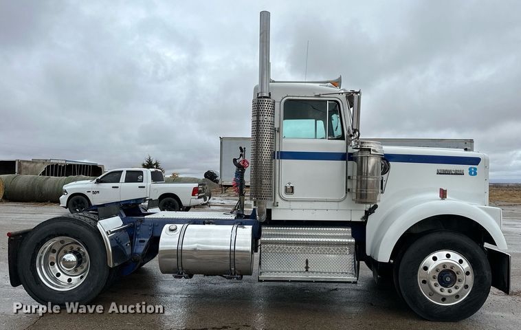 image for item LK9741 1987 Kenworth W900  semi truck