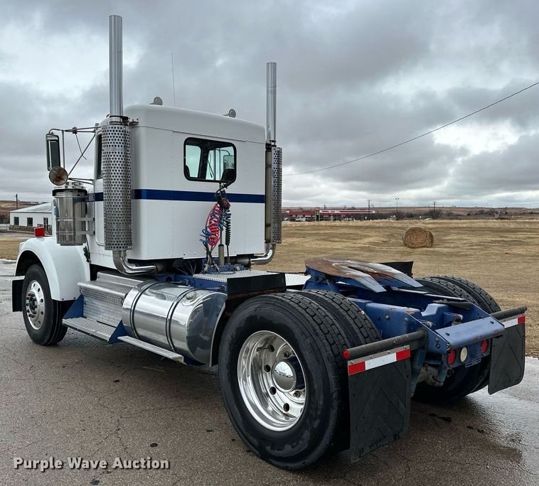 image for item LK9741 1987 Kenworth W900  semi truck