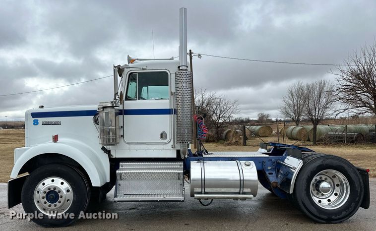 image for item LK9741 1987 Kenworth W900  semi truck
