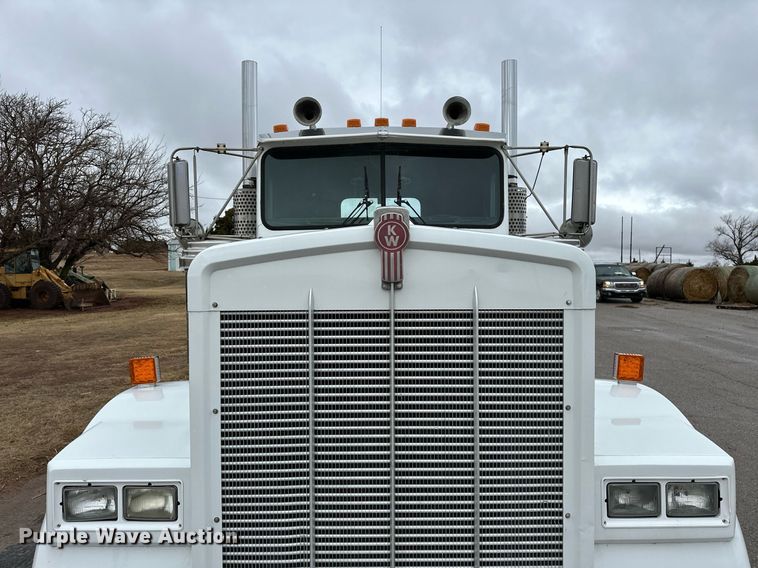 image for item LK9741 1987 Kenworth W900  semi truck