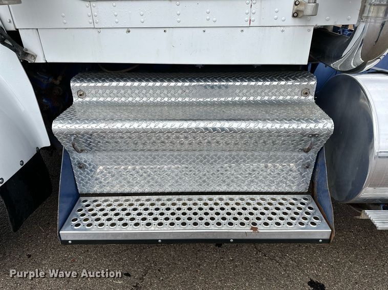 image for item LK9741 1987 Kenworth W900  semi truck