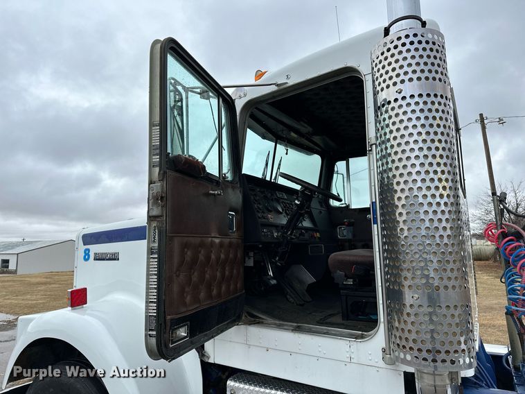 image for item LK9741 1987 Kenworth W900  semi truck