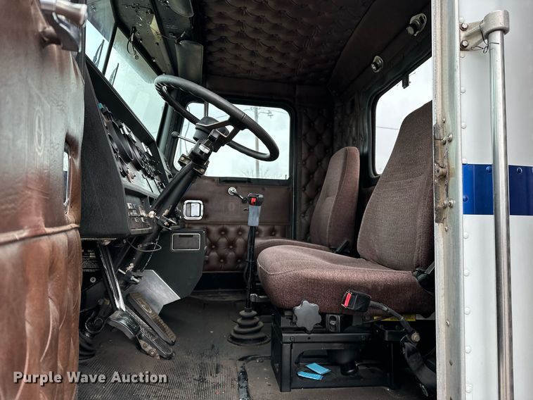 image for item LK9741 1987 Kenworth W900  semi truck