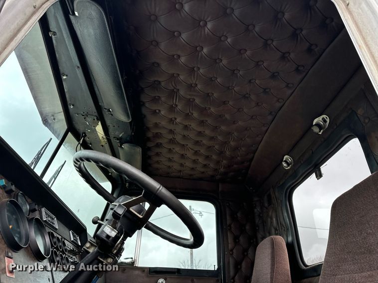 image for item LK9741 1987 Kenworth W900  semi truck