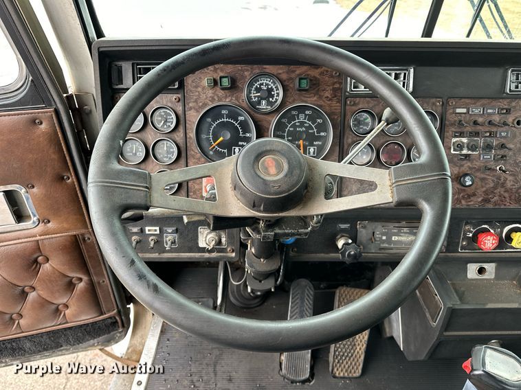 image for item LK9741 1987 Kenworth W900  semi truck