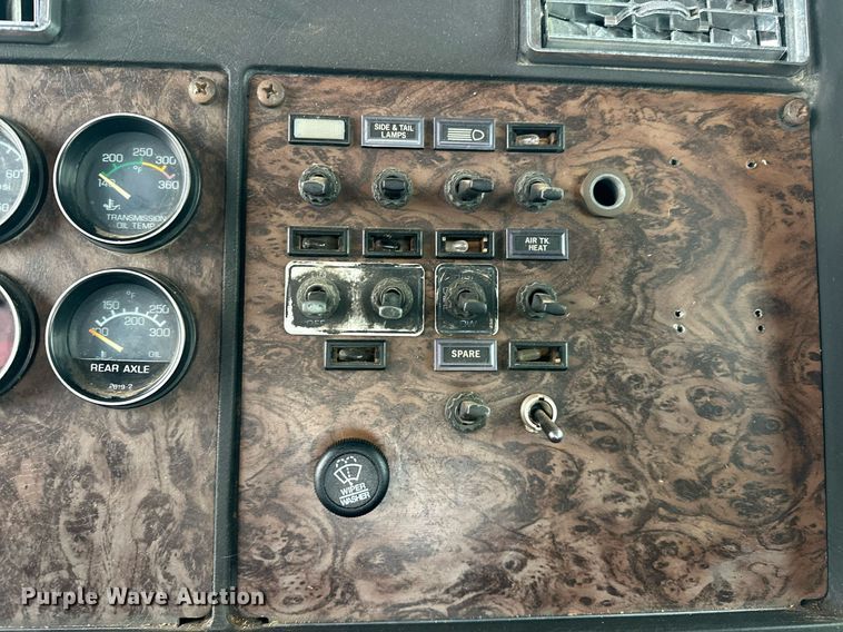 image for item LK9741 1987 Kenworth W900  semi truck