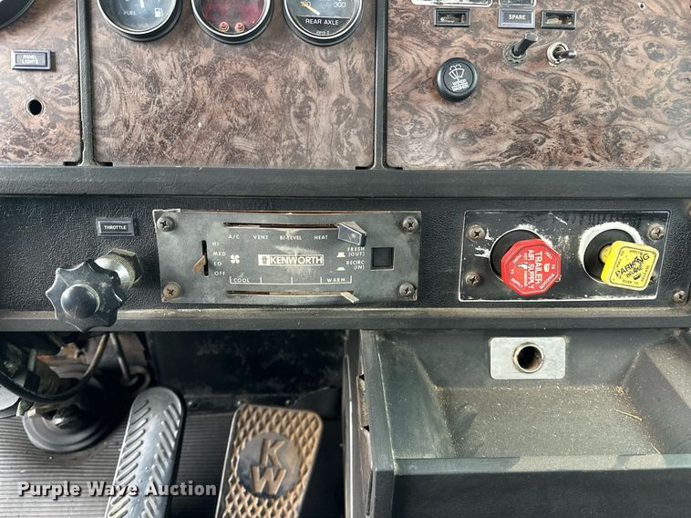 image for item LK9741 1987 Kenworth W900  semi truck