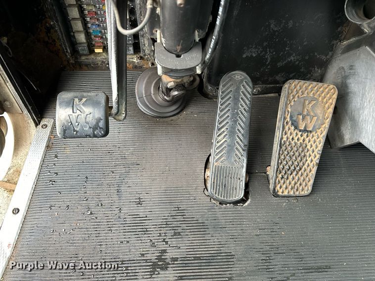 image for item LK9741 1987 Kenworth W900  semi truck