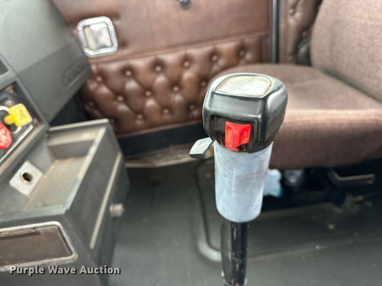 image for item LK9741 1987 Kenworth W900  semi truck