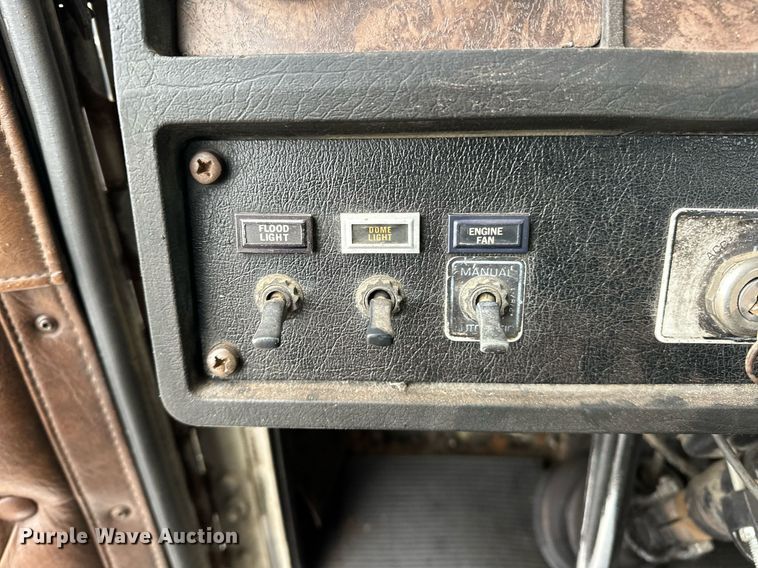 image for item LK9741 1987 Kenworth W900  semi truck