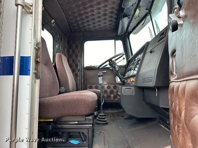 image for item LK9741 1987 Kenworth W900  semi truck