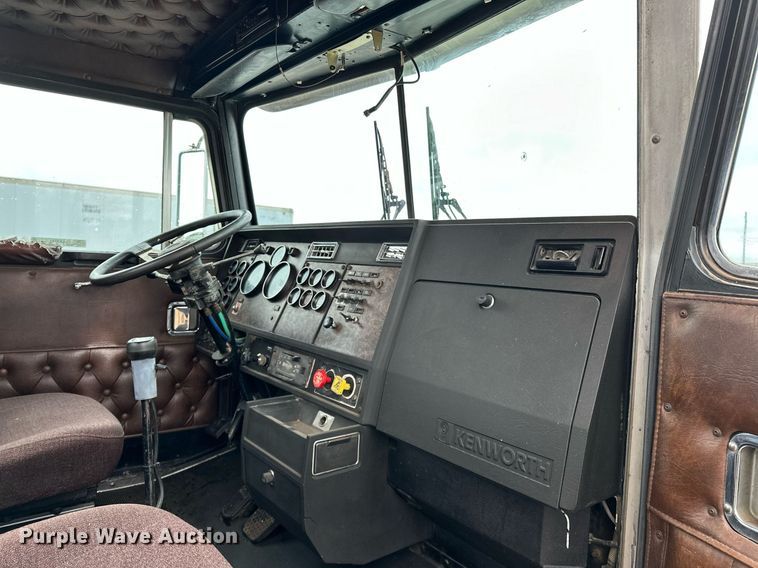 image for item LK9741 1987 Kenworth W900  semi truck