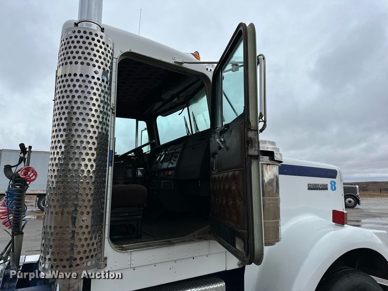 image for item LK9741 1987 Kenworth W900  semi truck