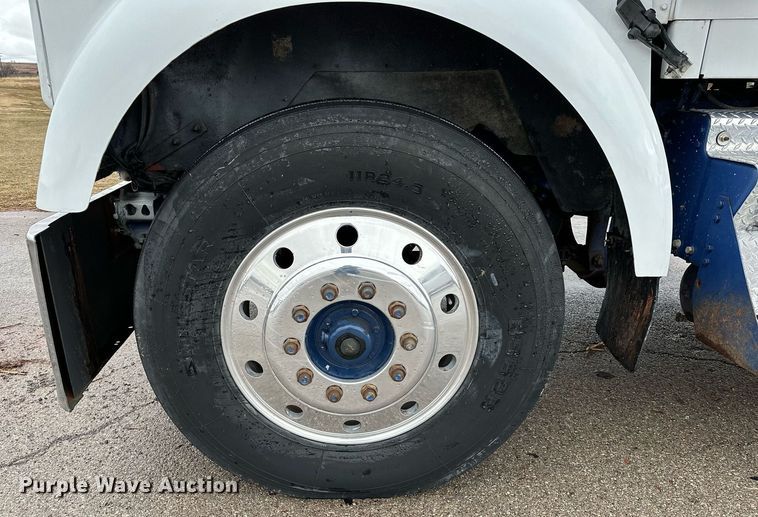 image for item LK9741 1987 Kenworth W900  semi truck