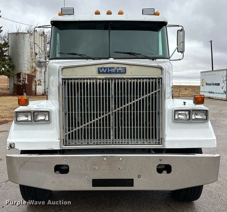 image for item LK9742 1986 Volvo White  semi truck