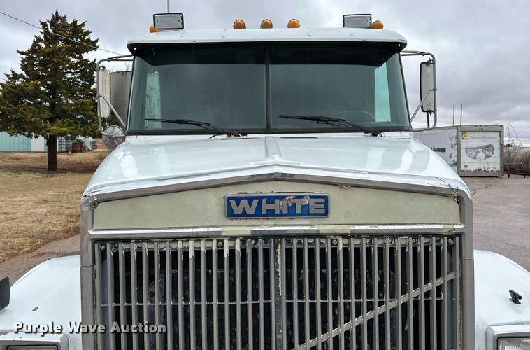 image for item LK9742 1986 Volvo White  semi truck