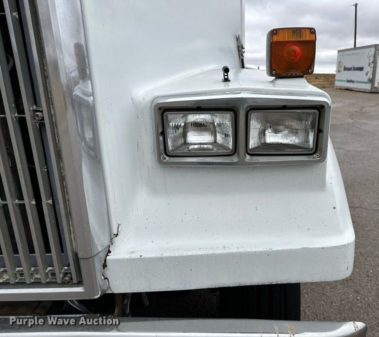 image for item LK9742 1986 Volvo White  semi truck