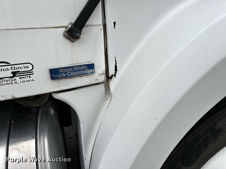 image for item LK9742 1986 Volvo White  semi truck