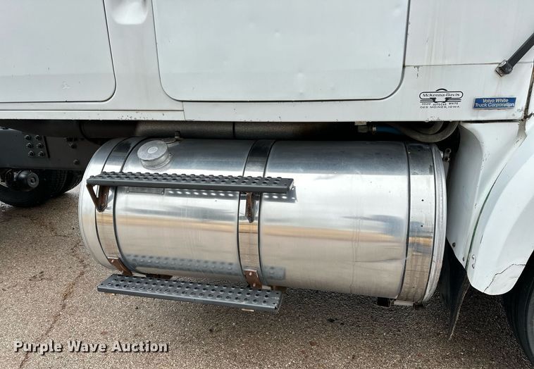 image for item LK9742 1986 Volvo White  semi truck