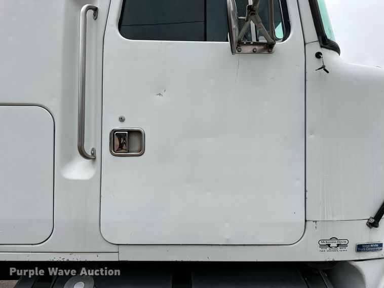 image for item LK9742 1986 Volvo White  semi truck
