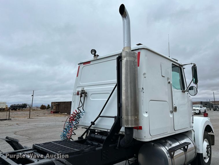 image for item LK9742 1986 Volvo White  semi truck