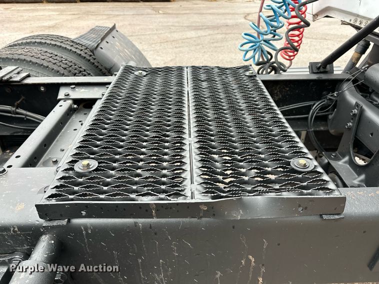 image for item LK9742 1986 Volvo White  semi truck