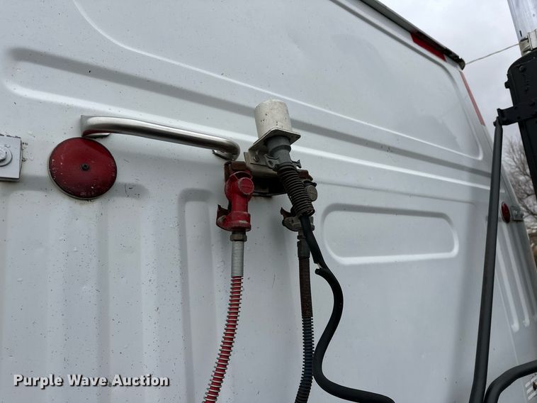 image for item LK9742 1986 Volvo White  semi truck