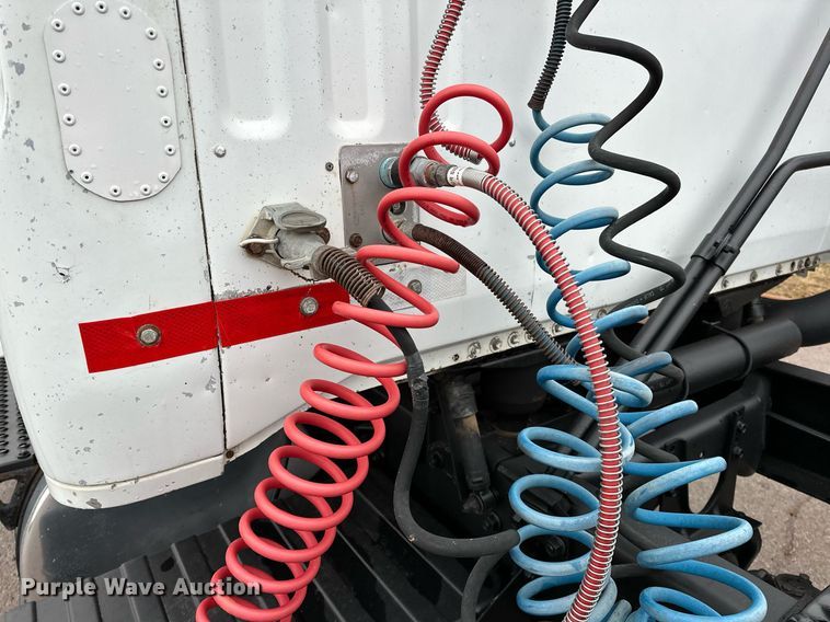 image for item LK9742 1986 Volvo White  semi truck