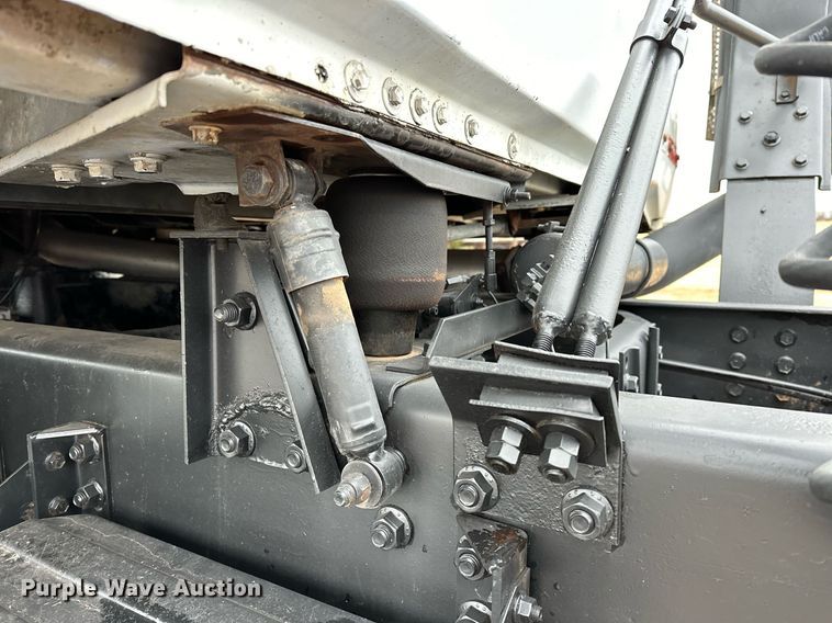 image for item LK9742 1986 Volvo White  semi truck