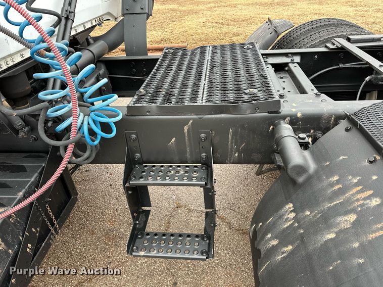 image for item LK9742 1986 Volvo White  semi truck