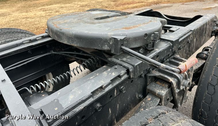 image for item LK9742 1986 Volvo White  semi truck