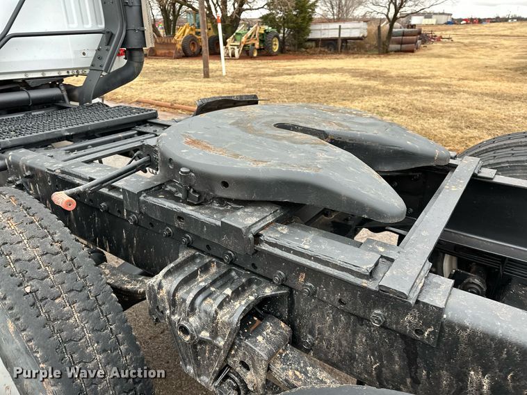 image for item LK9742 1986 Volvo White  semi truck