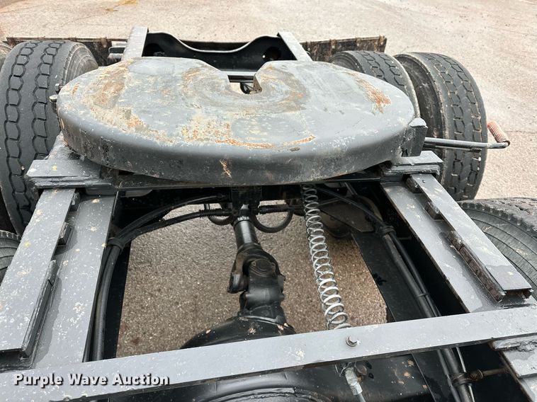 image for item LK9742 1986 Volvo White  semi truck