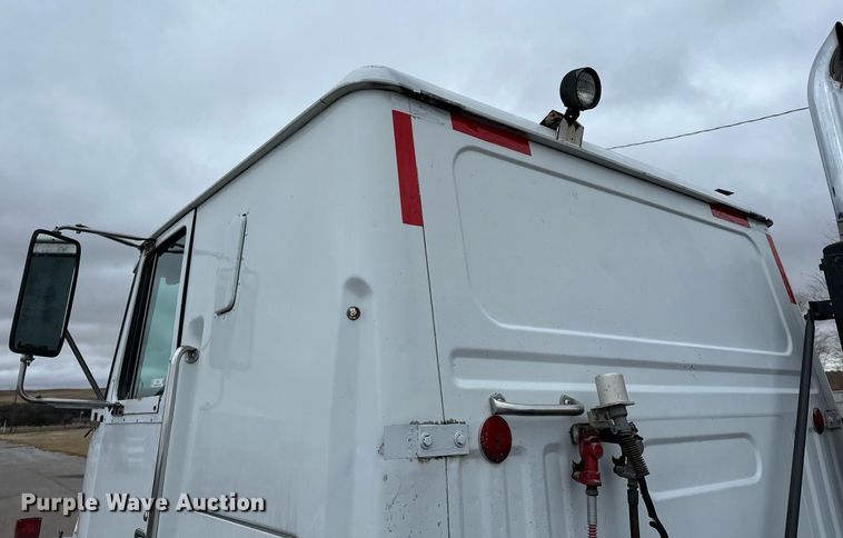 image for item LK9742 1986 Volvo White  semi truck